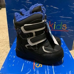 New totes kids boots, size 8T.   $35
